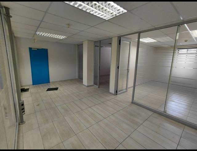 315M² OFFICE TO LET IN MAGALIESSIG